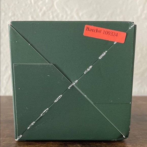 Kate Daily Stone Body Moisturizer - Picture 5 of 5